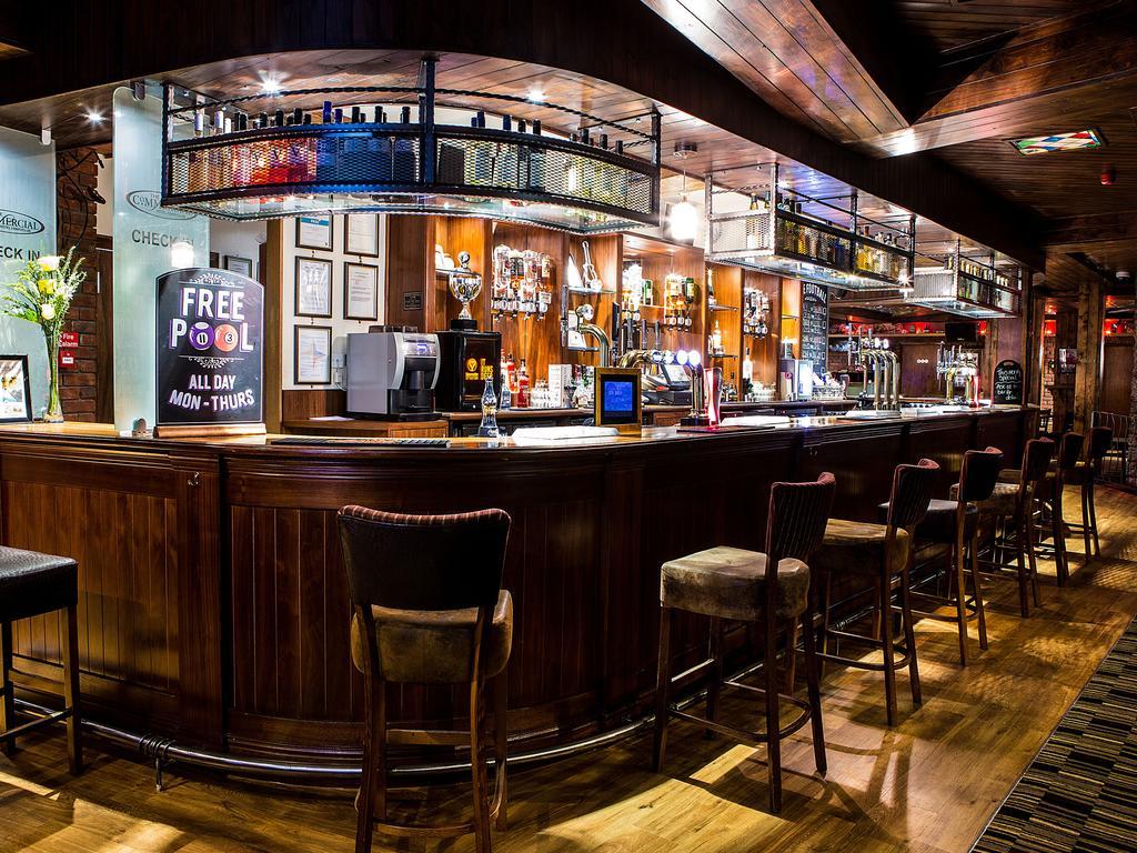 ווישאו The Commercial Hotel מראה חיצוני תמונה