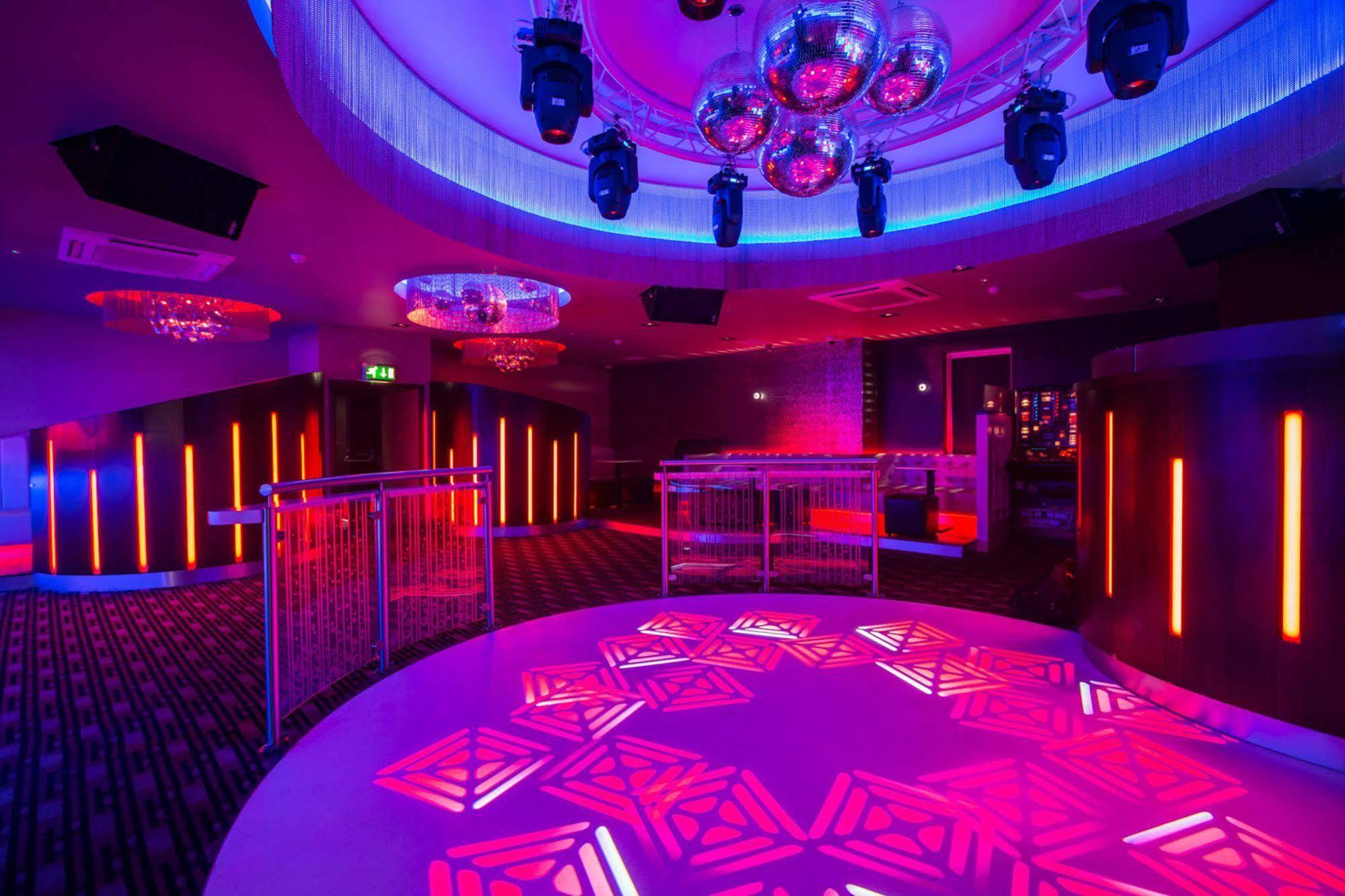 ווישאו The Commercial Hotel מראה חיצוני תמונה